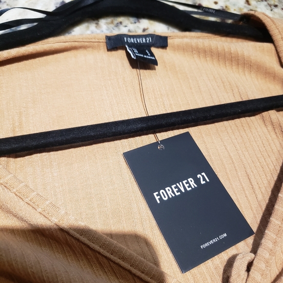 🧑🎄10/10🧑🎄Forever 21 long sleeve dess with peak a boo - Picture 4 of 5